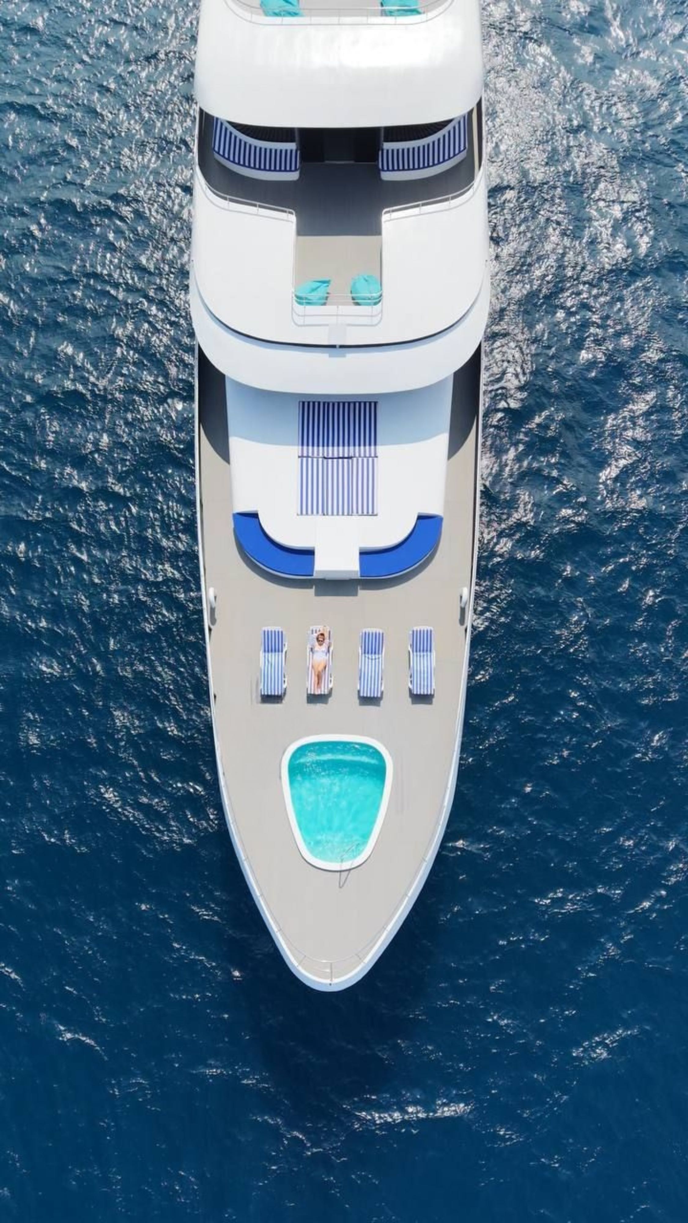 Ritrella luxury yacht at sunset in the Maldives for a honeymoon stay